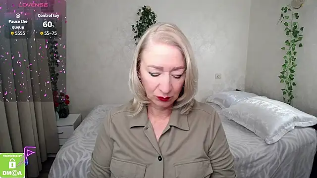 Snapshot of hunters_woman chatting on September 2025 12:01:02 PM hunters woman online show from September 2025 12:01:02 PM