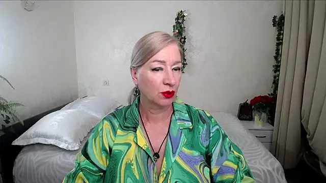 hunters woman online show from July 2026 01:36:02 PM