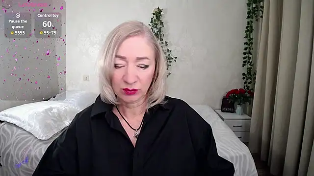 hunters woman online show from November 2025 02:28:02 PM