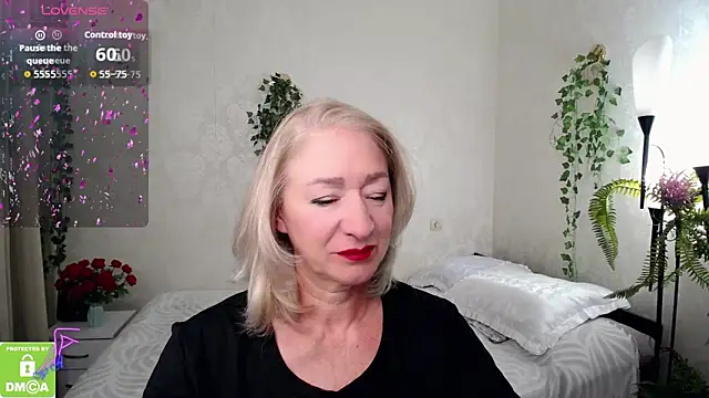 Snapshot of hunters_woman chatting on September 2025 12:11:02 PM hunters woman online show from September 2025 12:11:02 PM