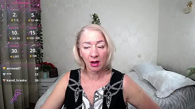 hunters woman online show from November 2025 02:00:02 AM