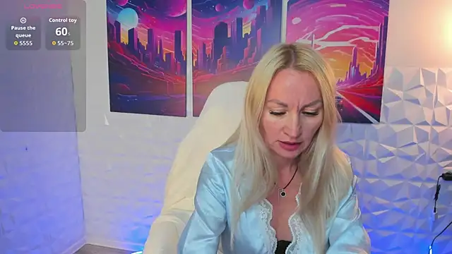 KiraSun online show from September 2025 12:22:01 PM
