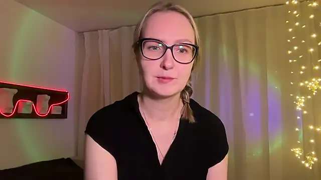 Snapshot of KiraxFate chatting on September 2025 05:56:01 PM KiraxFate online show from September 2025 05:56:01 PM