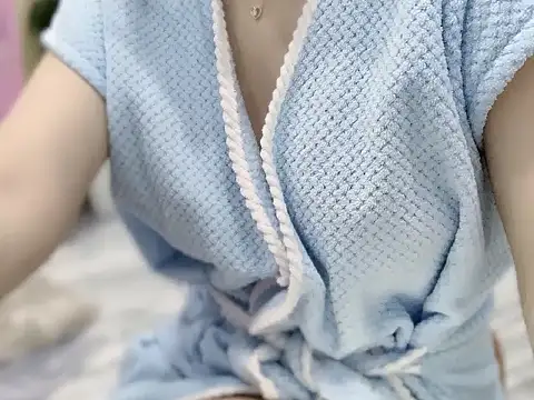 Snapshot of Lyly-2k5 chatting on October 2025 01:26:01 AM Lyly-2k5 online show from October 2025 01:26:01 AM