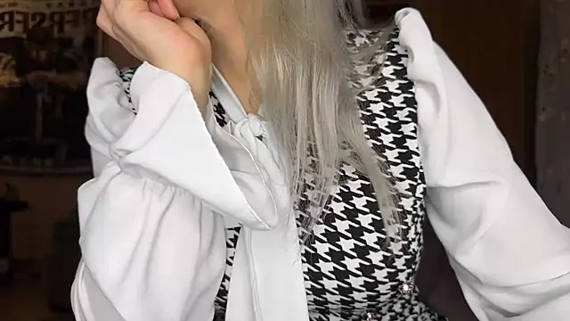 CristalBi online show from March 2026 05:27:01 PM