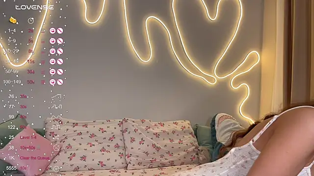 Eva Collinss online show from December 2025 01:11:01 AM