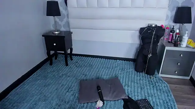 Snapshot of EimmyAdams chatting on December 2025 01:43:02 PM EimmyAdams online show from December 2025 01:43:02 PM