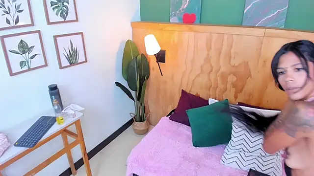 milavega  online show from November 2025 11:54:02 AM