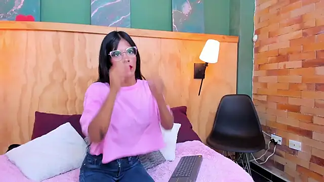 milavega  online show from November 2025 12:16:02 PM