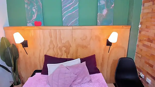 milavega  online show from December 2025 12:04:01 PM