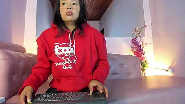 Dulce Pettit online show from October 2025 12:39:02 PM