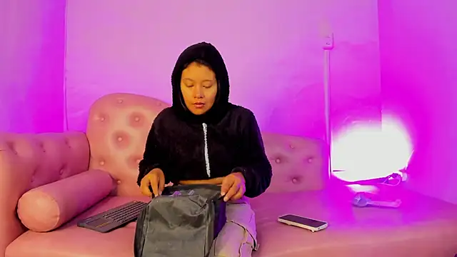 Dulce Pettit online show from September 2025 12:16:01 PM