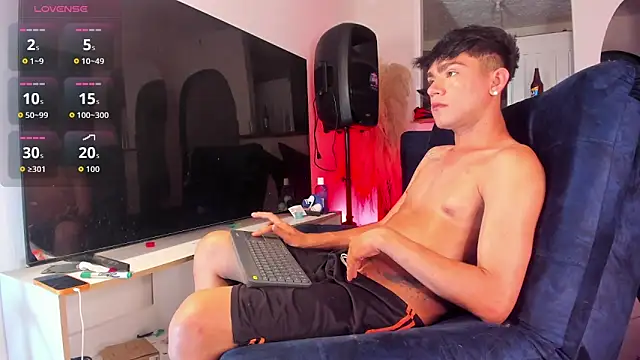 Snapshot of Steven_baby69 chatting on November 2025 05:21:01 AM Steven baby69 online show from November 2025 05:21:01 AM