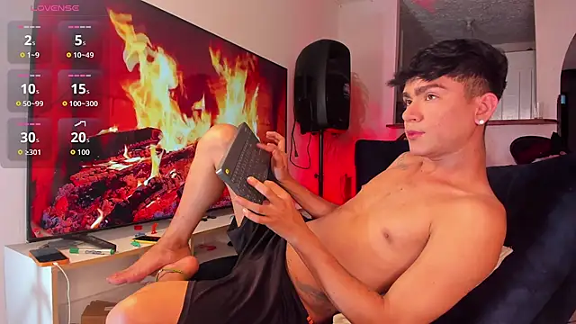 Snapshot of Steven_baby69 chatting on November 2025 06:07:02 AM Steven baby69 online show from November 2025 06:07:02 AM