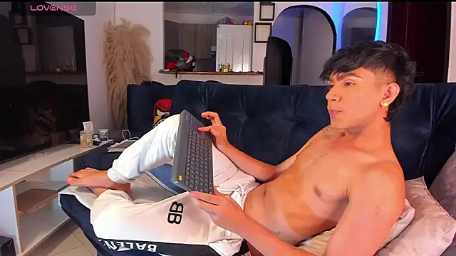 Snapshot of Steven_baby69 chatting on September 2025 02:05:02 AM Steven baby69 online show from September 2025 02:05:02 AM