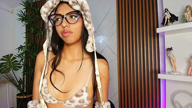 Snapshot of Sphere01 chatting on February 2026 03:40:01 AM Sphere01 online show from February 2026 03:40:01 AM