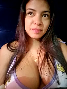 Snapshot of IsabellaLuxe chatting on September 2025 01:29:01 PM IsabellaLuxe online show from September 2025 01:29:01 PM