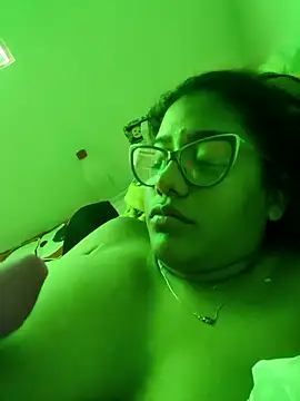 Snapshot of MeliBoobs chatting on November 2025 07:29:02 PM MeliBoobs online show from November 2025 07:29:02 PM