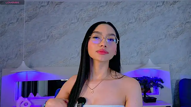 Snapshot of Keira_Corleone chatting on November 2025 04:27:02 AM Keira Corleone online show from November 2025 04:27:02 AM