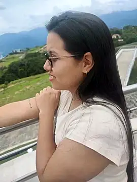 Dilan and Mia online show from October 2025 03:35:02 PM