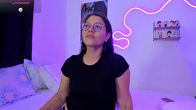 Dilan and Mia online show from November 2025 01:04:02 AM