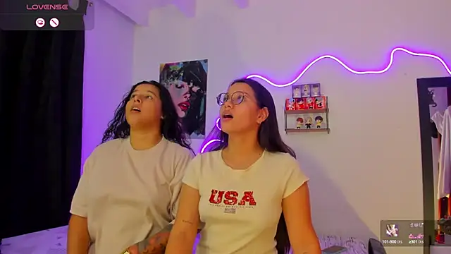 Dilan and Mia online show from September 2025 12:04:01 AM