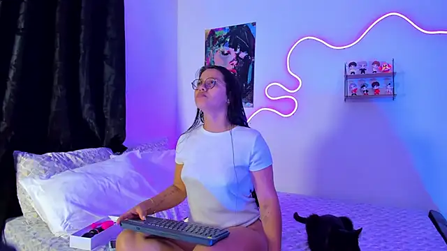 Dilan and Mia online show from October 2025 09:36:01 PM