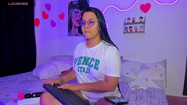 Dilan and Mia online show from May 2026 10:04:02 PM