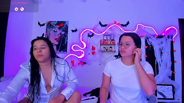 Dilan and Mia online show from October 2025 10:55:02 PM