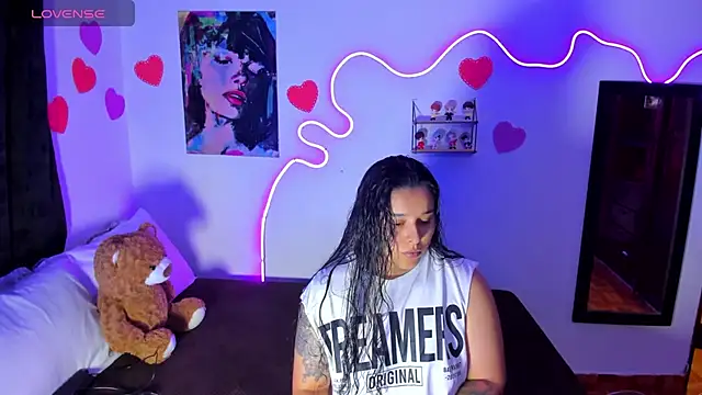 Dilan and Mia online show from April 2026 11:07:02 PM