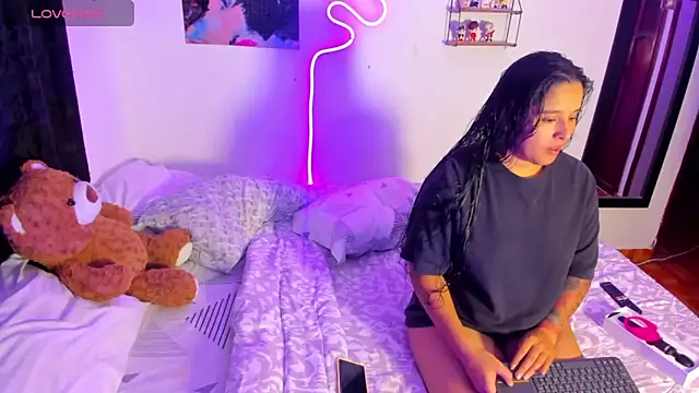 Dilan and Mia online show from May 2026 05:55:02 AM