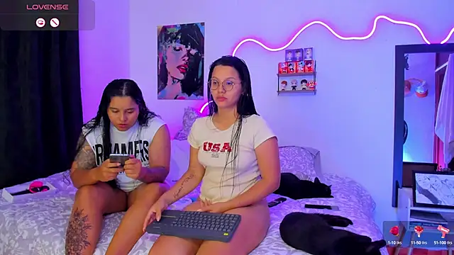 Dilan and Mia online show from October 2025 11:49:02 PM