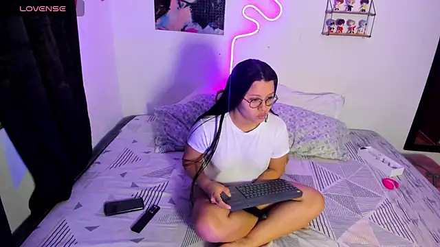 Dilan and Mia online show from May 2026 12:25:02 AM