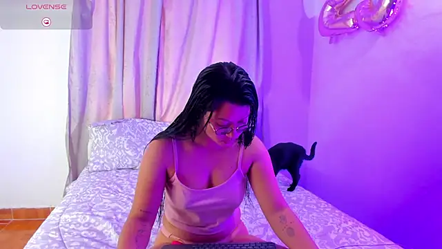 Dilan and Mia online show from November 2025 07:29:01 PM