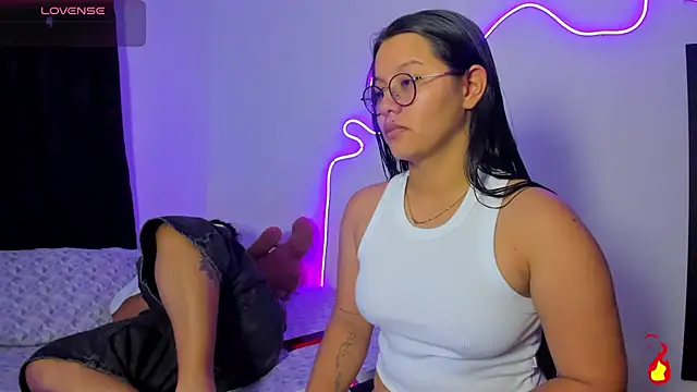 Dilan and Mia online show from May 2026 08:28:02 PM