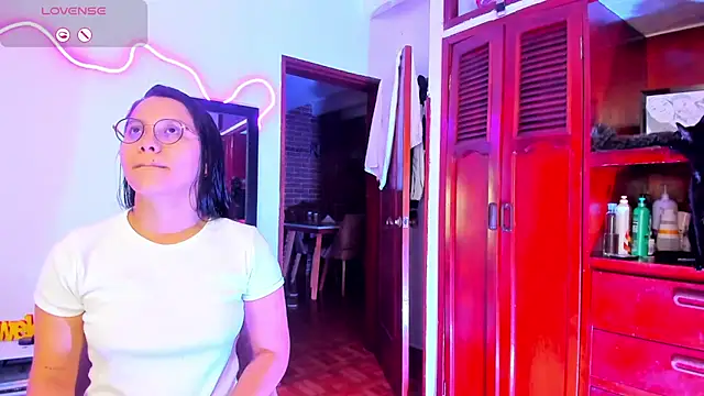 Dilan and Mia online show from September 2025 01:00:01 PM