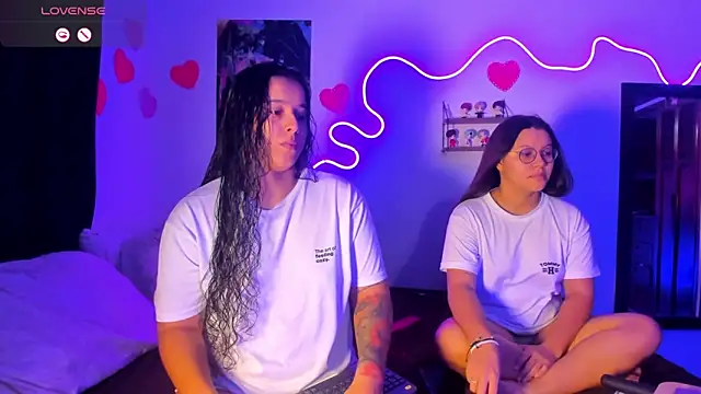 Dilan and Mia online show from April 2026 10:49:01 PM