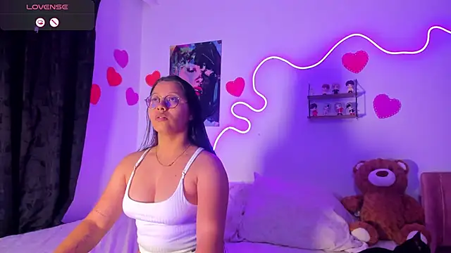 Dilan and Mia online show from April 2026 10:44:01 PM