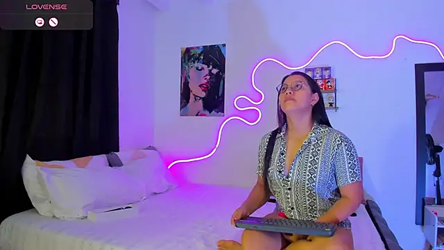 Dilan and Mia online show from October 2025 05:27:02 PM