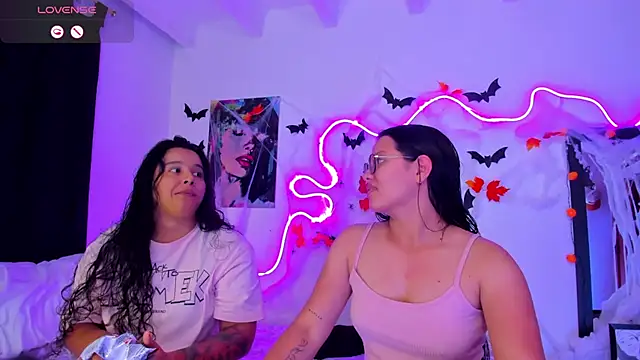 Dilan and Mia online show from October 2025 10:29:01 PM