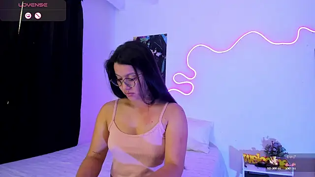 Dilan and Mia online show from September 2025 01:11:02 PM