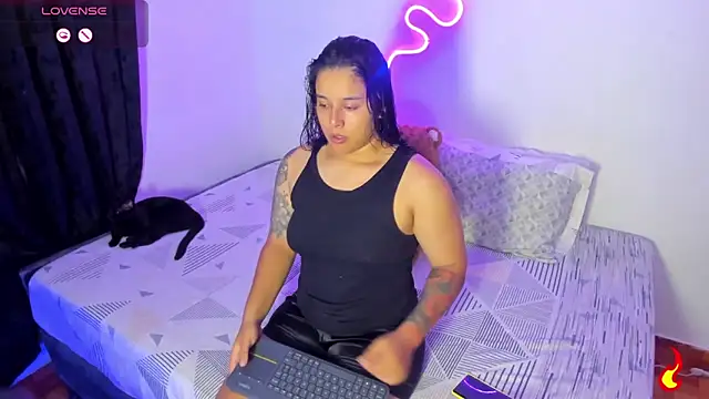 Dilan and Mia online show from May 2026 03:48:01 AM