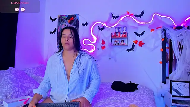 Dilan and Mia online show from October 2025 06:54:02 PM