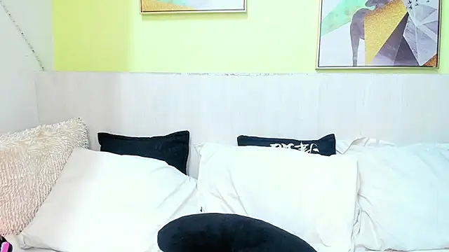 MiahCornell  online show from November 2025 12:26:01 PM