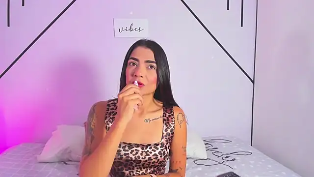 MiahCornell  online show from November 2025 07:51:02 PM