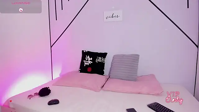 MiahCornell  online show from January 2026 08:18:02 PM