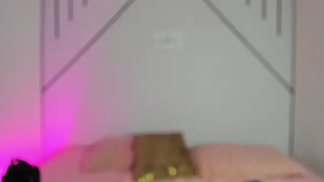 MiahCornell  online show from November 2025 07:18:01 PM