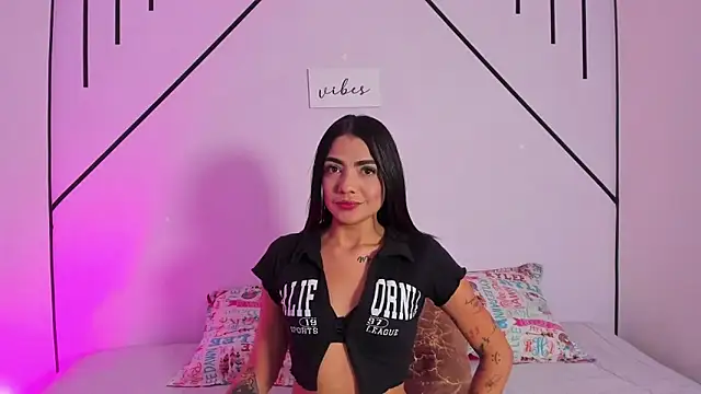 MiahCornell  online show from November 2025 07:51:01 PM