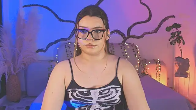 Maxxxine1 online show from December 2025 11:00:01 PM