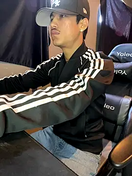 Osmarcito21 online show from October 2025 04:59:02 PM